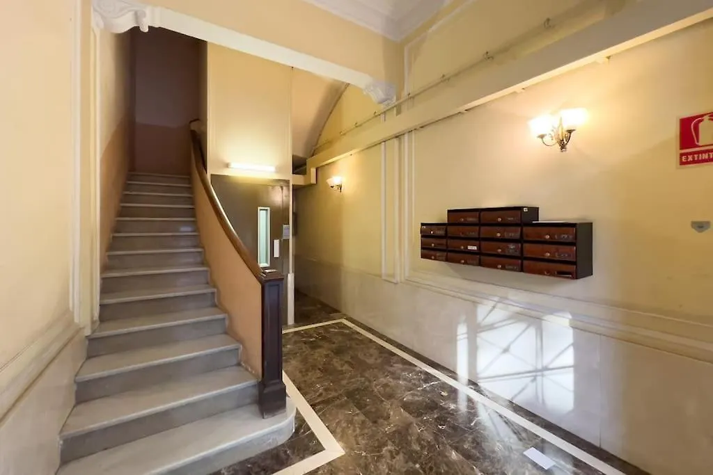 Bebarceloner Eixample Apartments - 3 Bedrooms