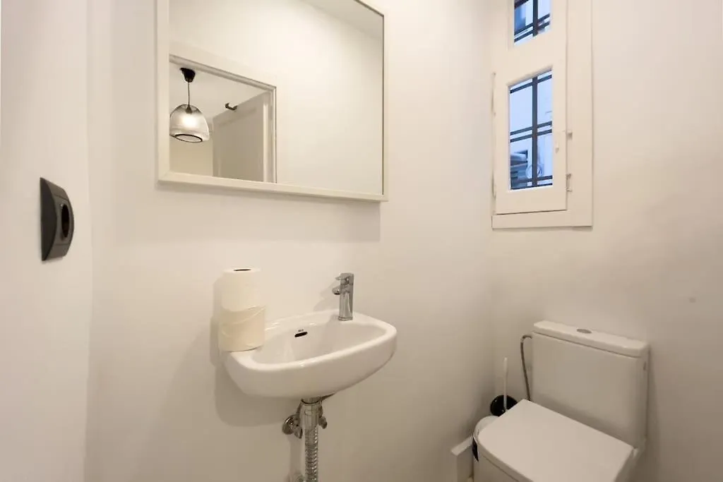 Bebarceloner Eixample Apartments - 3 Bedrooms