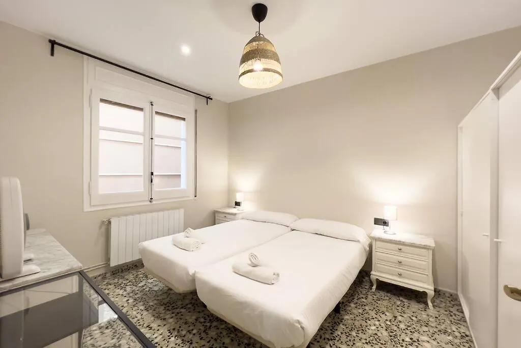 Bebarceloner Eixample Apartments - 3 Bedrooms