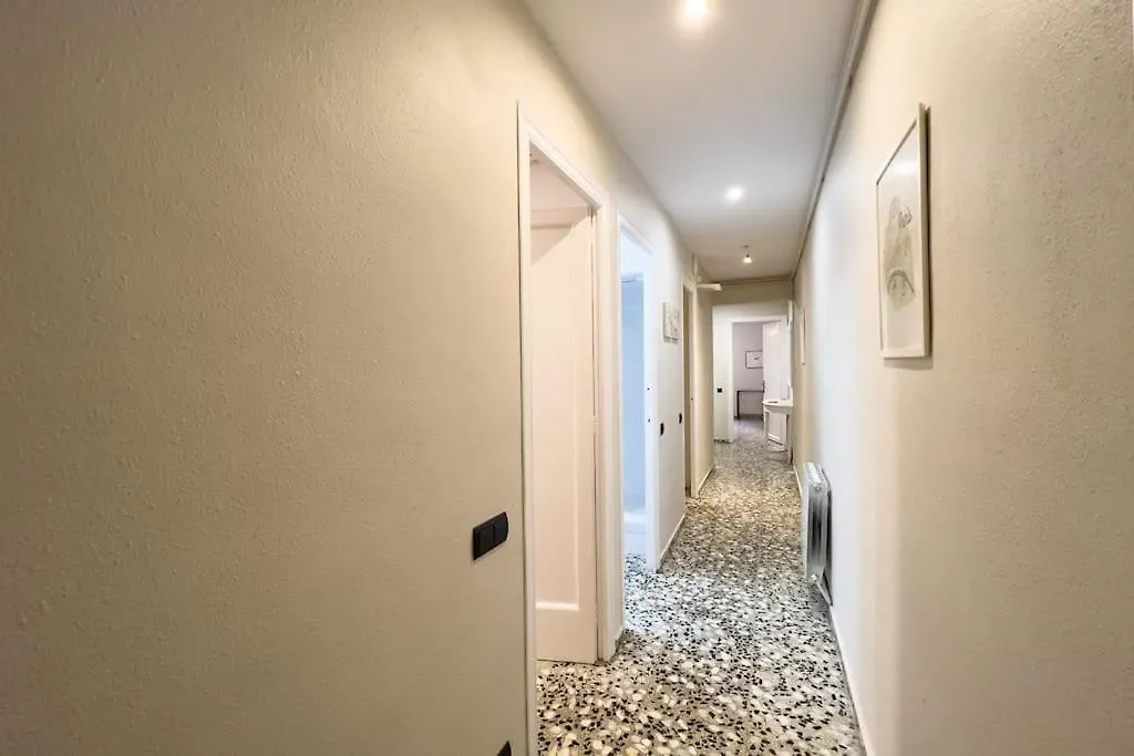 Bebarceloner Eixample Apartments - 3 Bedrooms